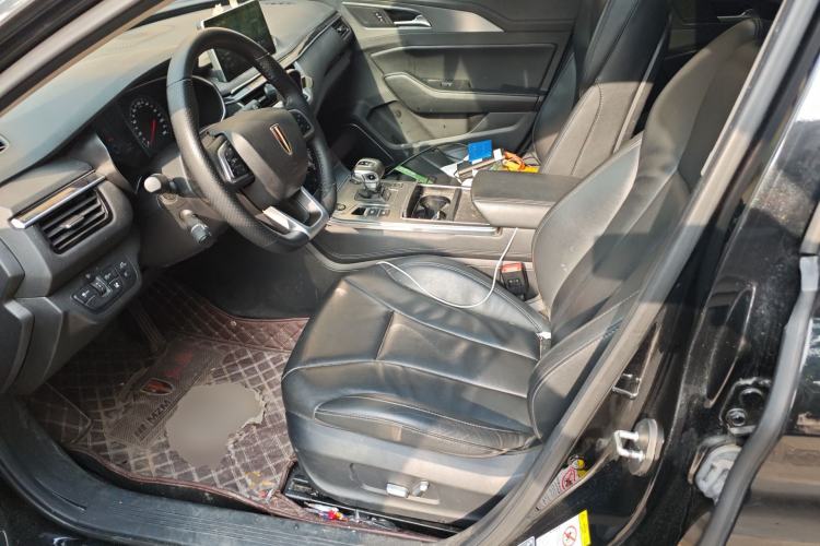 Used Hongqi H5 2022 Classic Model 1.8T Automatic Smart Connect Flagship Edition Left Front Seat