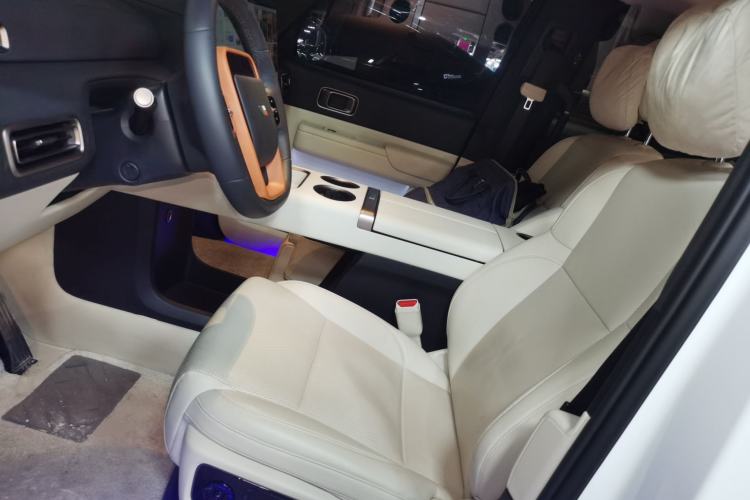Used Li Auto MEGA 2025 Home Family Special Edition
