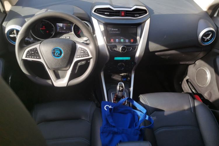 Used BYD Yuan New Energy 2018 EV360 Smart Connected Cool Model Center Console