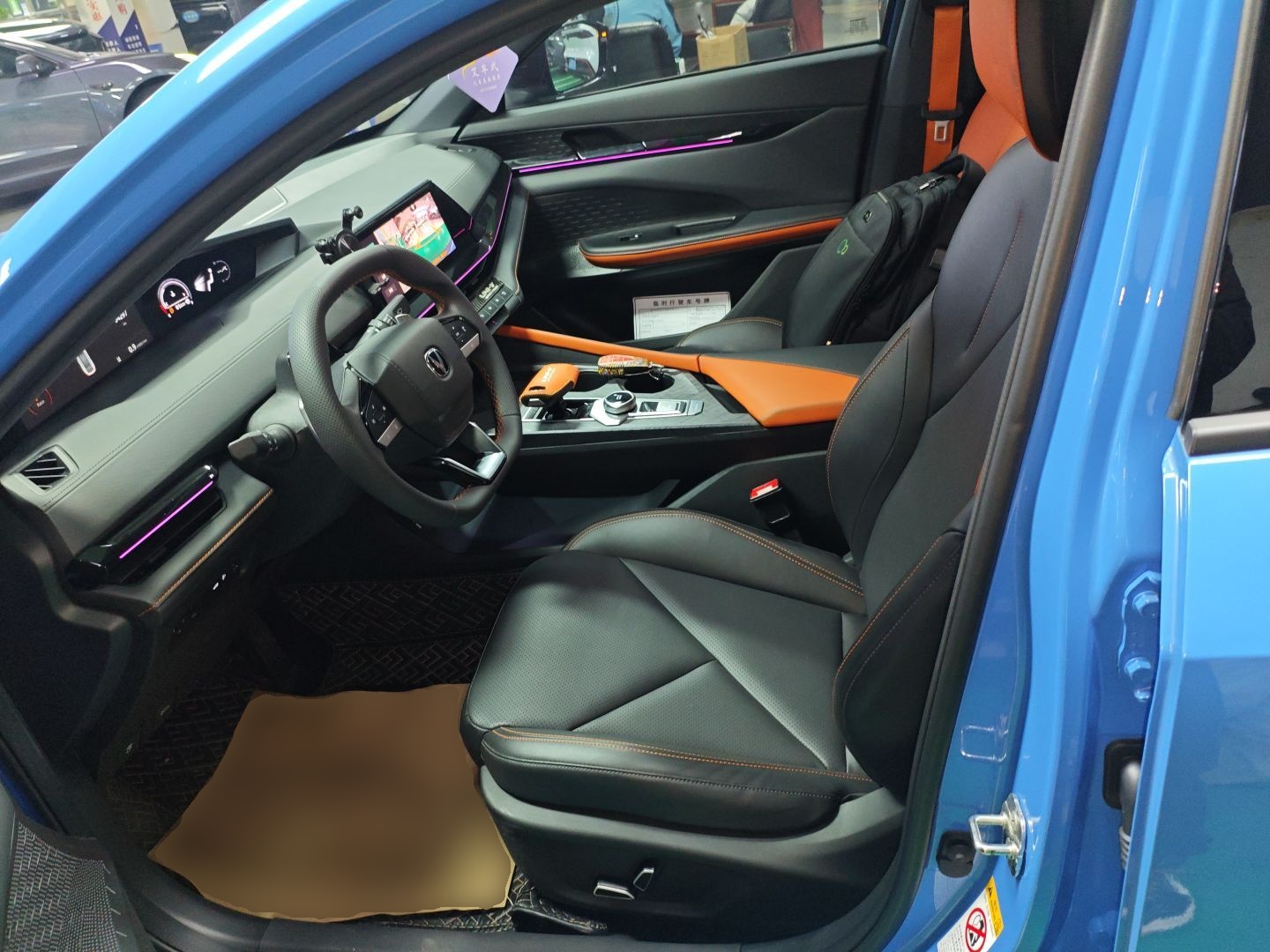 المقاعد الأمامية داخل السيارة