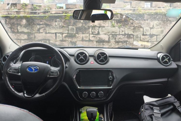 Used Soueast DX3 2016 1.5T CVT Prestige Edition Center Console