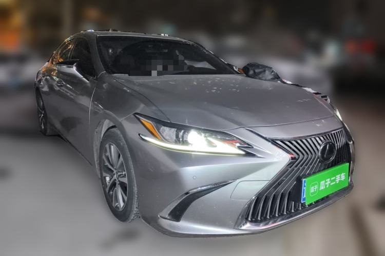 Used Lexus ES 2020 260 Excellence Edition Front Right 45 Deg