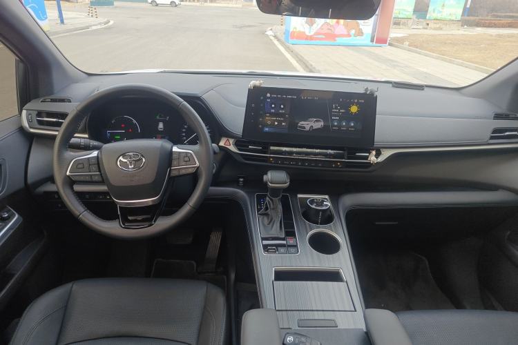 Used Toyota SIENNA 2024 2.5L Hybrid Luxury Edition