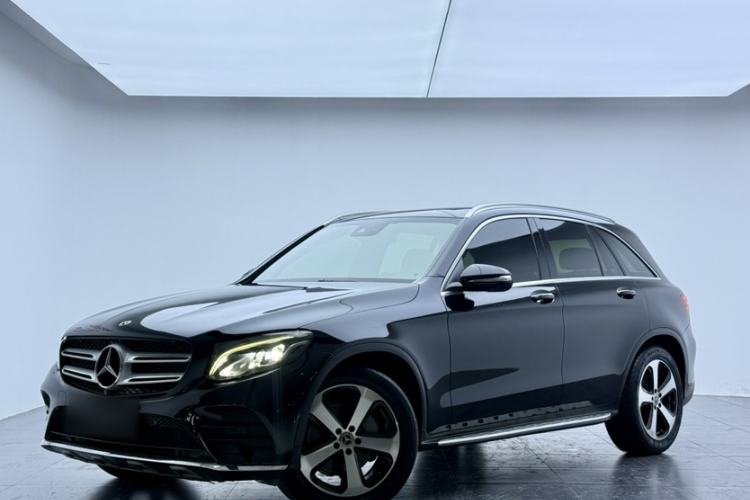 Used Mercedes-Benz GLC 2018 Facelift GLC 260 4MATIC Luxury Edition Exterior 3