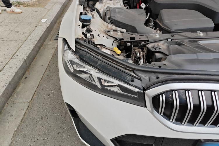 Used BMW 3 Series 2023 320i M Sport Package Exterior 6