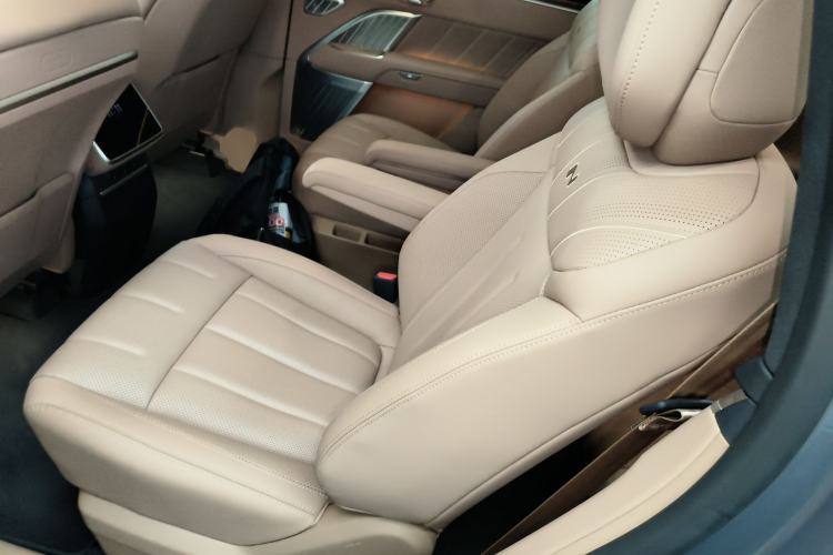 Used ONVO Luxeed L90 2025 Model—Max Six-Seater Version Left Rear Seat