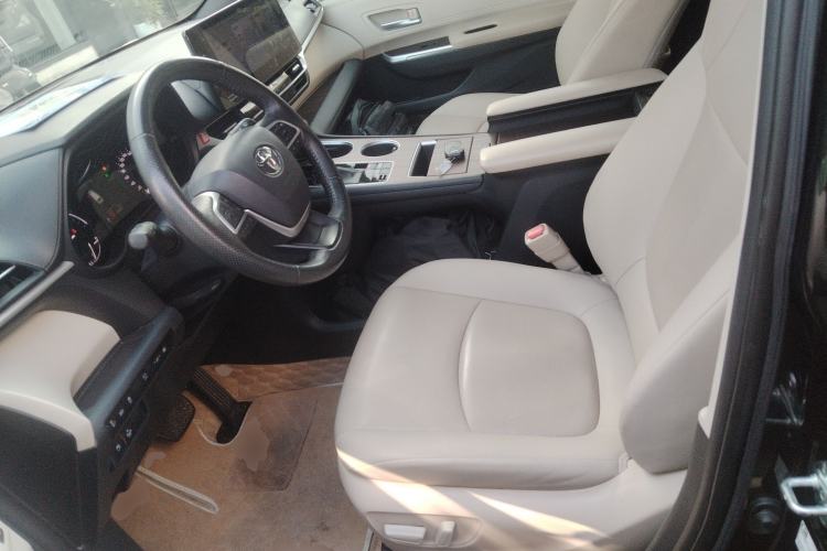 Used Toyota Granvia 2022 2.5L Hybrid Premium Edition

