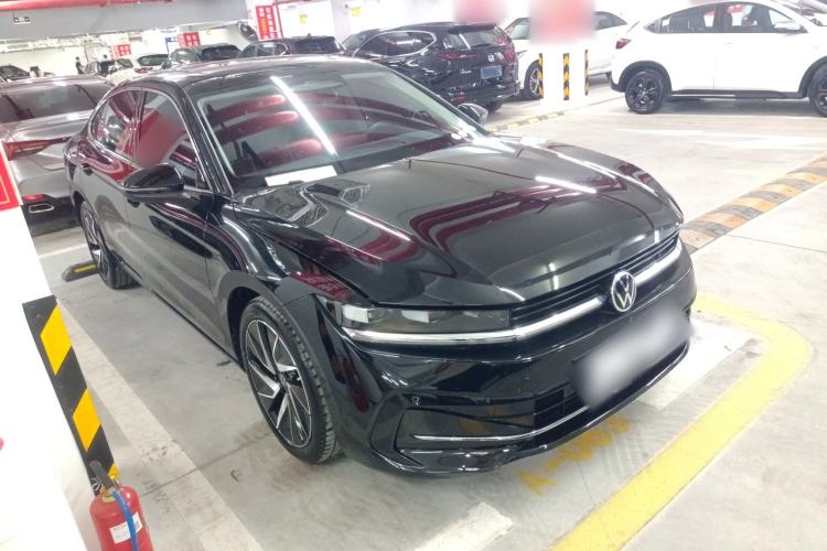 Used Volkswagen Magotan 2024 380TSI DSG Ultimate Edition Front Right 45 Deg