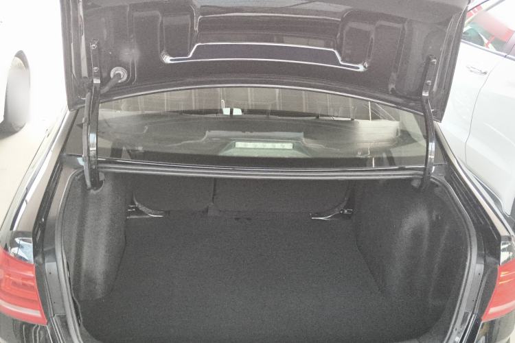 Used Volkswagen Lavida 2015 1.6L Automatic Comfort Edition Trunk