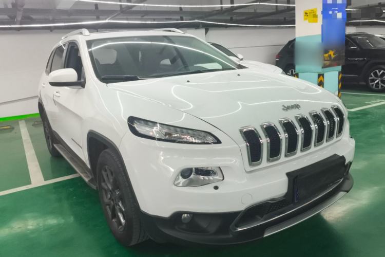 Used Jeep Cherokee 2020 2.0L Two-Wheel Drive Classic Sports Edition Exterior 2