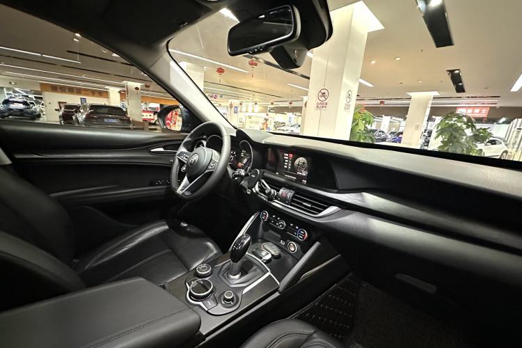 Used Alfa Romeo Stelvio 2017 2.0T 200HP Luxury Edition