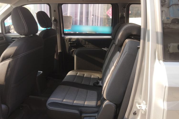 Used Wuling Hongguang PLUS 2019 1.5T Manual Standard Edition 5 Seats
