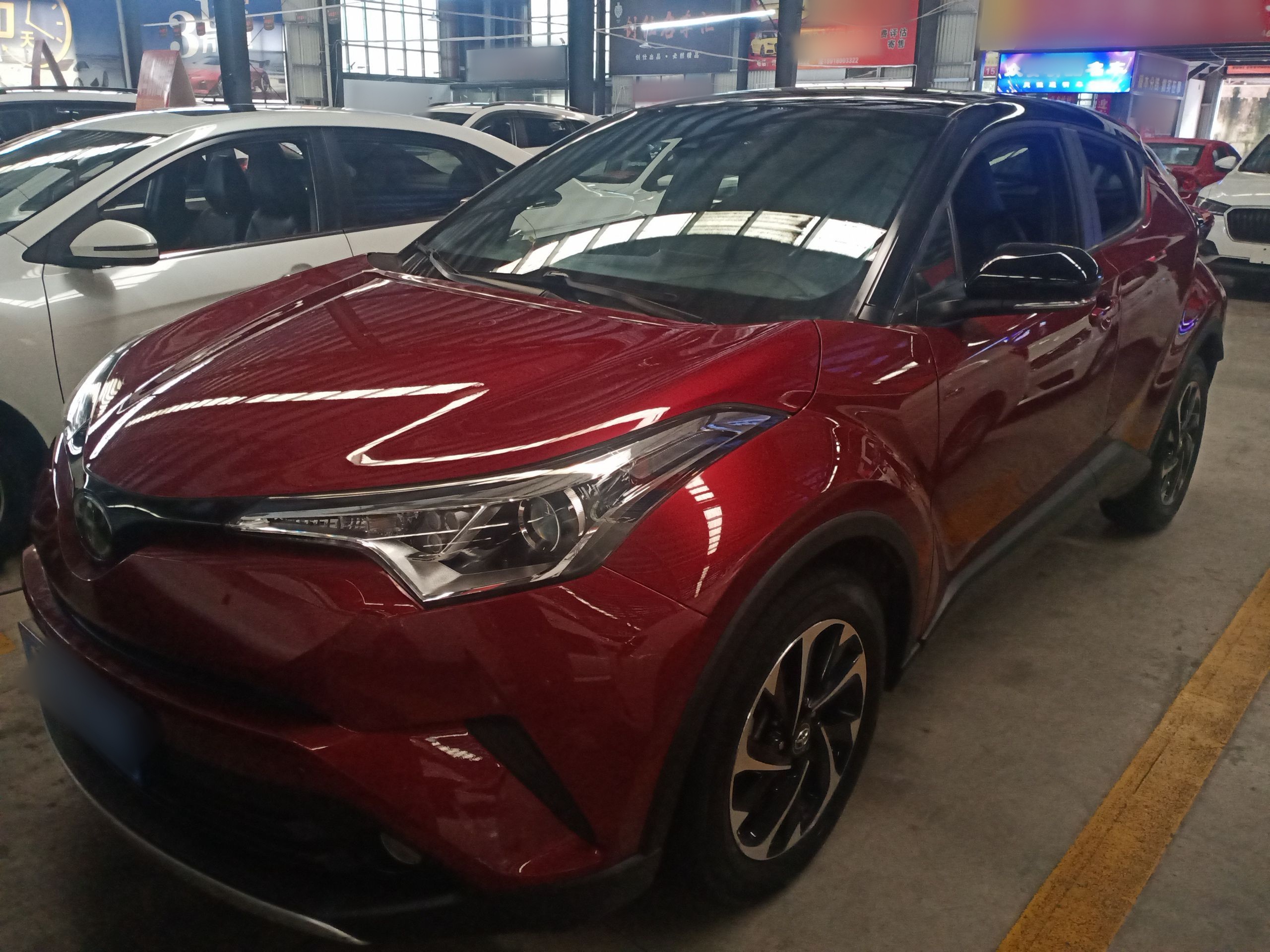 تحت مقدمة السيارة