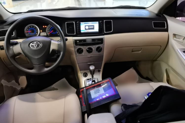 Used Toyota Corolla EX 2013 1.6L Automatic Excellence Edition Center Console