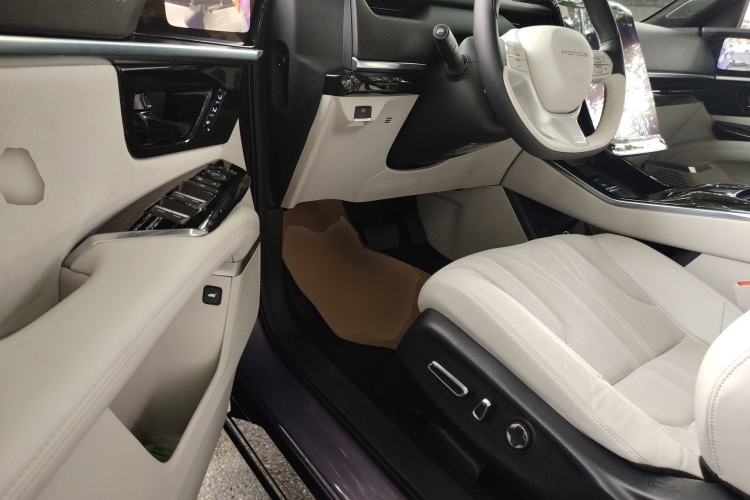 Used Honda P7 2025 Four-Wheel Drive Long-Range Max Driver Seat