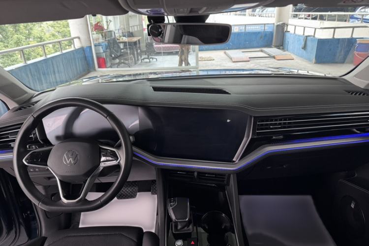 Used Volkswagen Touareg 2021 3.0 TSI Luxury Edition Black Diamond Sport Package
