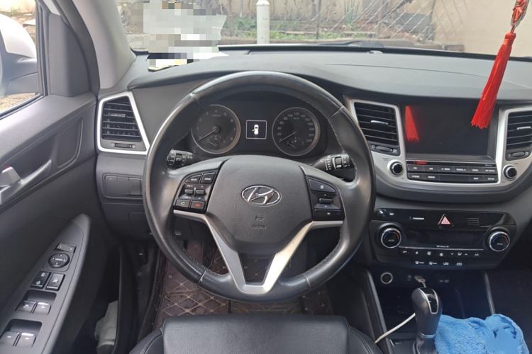 Used Hyundai Tucson 2015 1.6T Dual-Clutch Two-Wheel-Drive Smart Model Steering Wheel