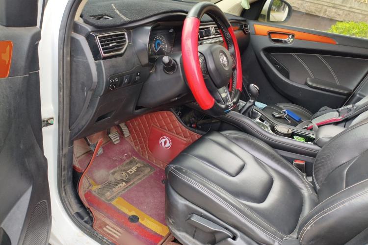 Used Dongfeng Fengon 580 2017 1.5T Manual Luxury Model Driver Seat