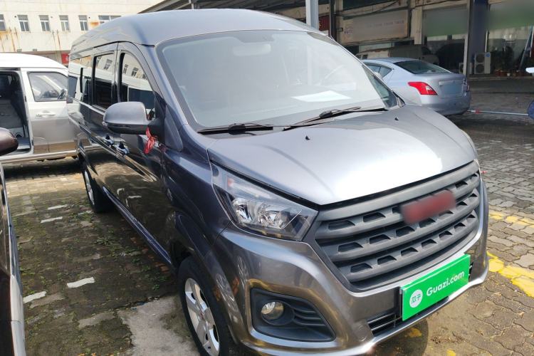 Used Jinbei Gold Hiace 2021 2.0L Passenger Van Travel Lion 7-Seater Front Right 45 Deg