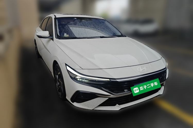 Used Hyundai Elantra 2023 1.5L CVT LUX Prestige Edition Front Right 45 Deg