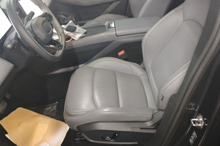 Used Lynk & Co 08 EM-P 2025 120km Long-Range Plus