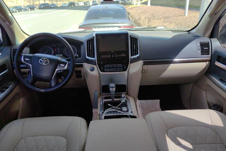 Used Toyota Land Cruiser  Center Console