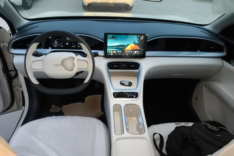 Used Geely Galaxy Geome 2026 Model 310km Youth Edition Center Console