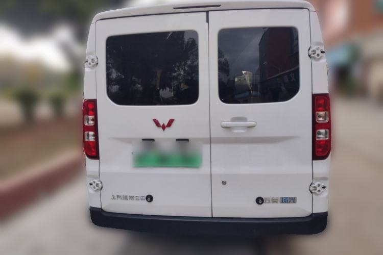 Used Wuling Yangguang 2024 300KM Comfort Version Passenger Van 75kW
