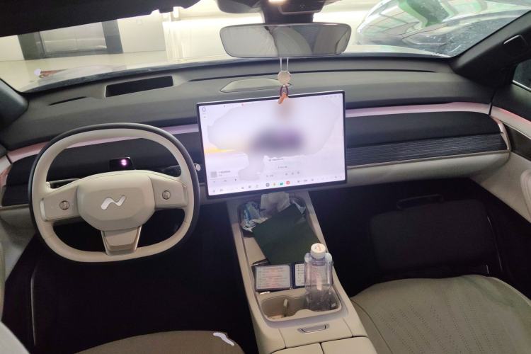 Used ONVO L60 2024 60 kWh Rear-Drive Version Center Console