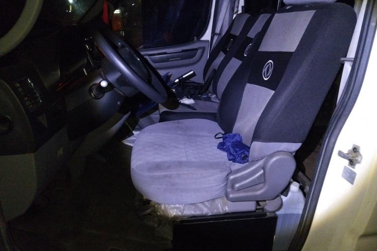 Used Dongfeng Yufeng 2020 2.3T Economy Logistics Vehicle Short Wheelbase Low Roof 5-9 Seater WP2.3
