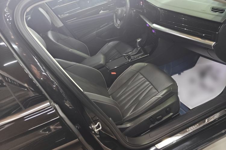 Used Volkswagen Passat 2022 330TSI Starry Luxury Edition Interior 5