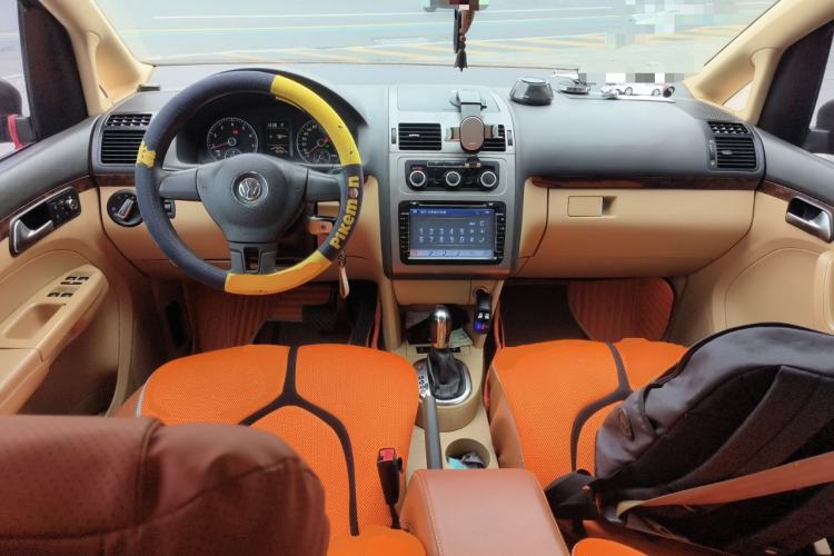 Used Volkswagen Touran 2013 1.4T DSG Comfort Edition 5-Seater Center Console