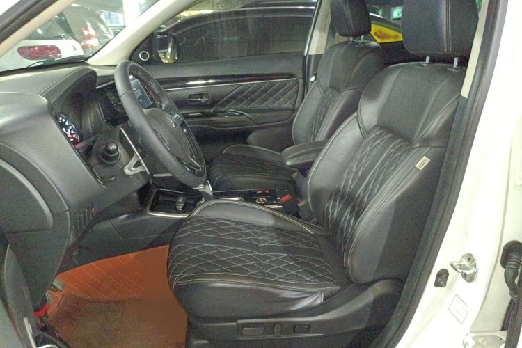 Used Mitsubishi Outlander 2021 2.4L 4x4 Zhi Xiang Edition 7 Seats
