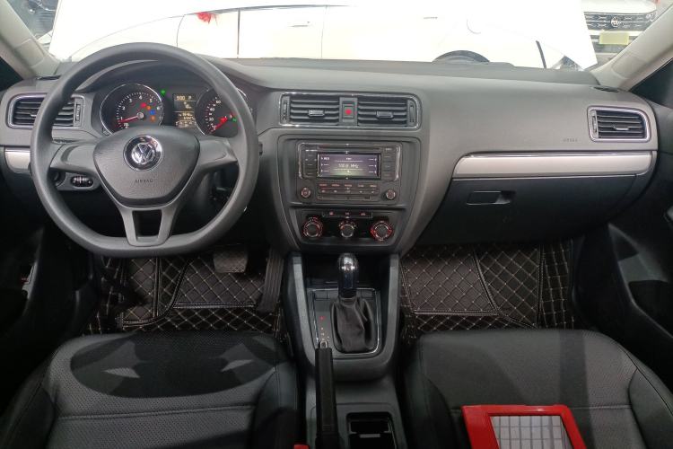 Used Volkswagen Sagitar 2018 1.6L Automatic Fashion Model Center Console