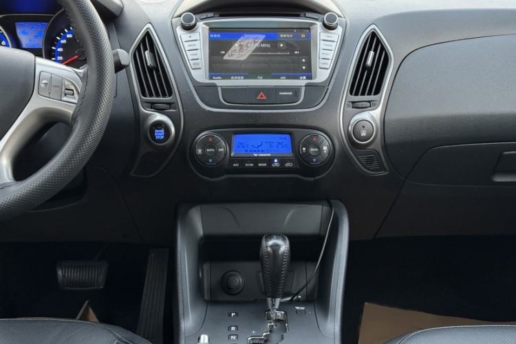 Used Hyundai ix35 2013 2.0L Automatic Two-Wheel Drive Smart GLS China IV Standard