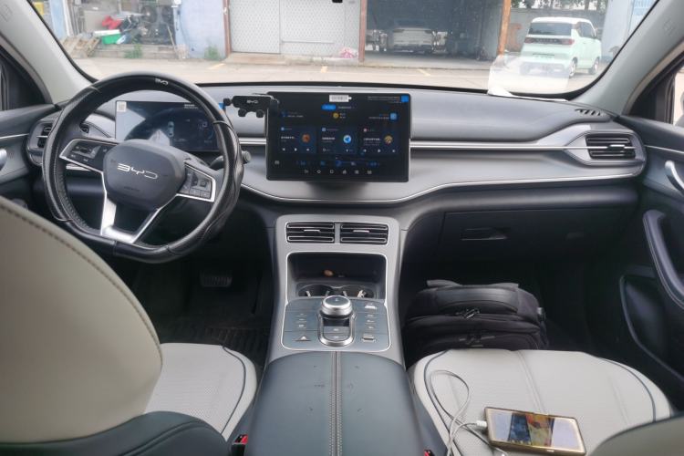 Used BYD Destroyer 05 2024 HONOR Edition DM-i 55KM Luxury Model Center Console