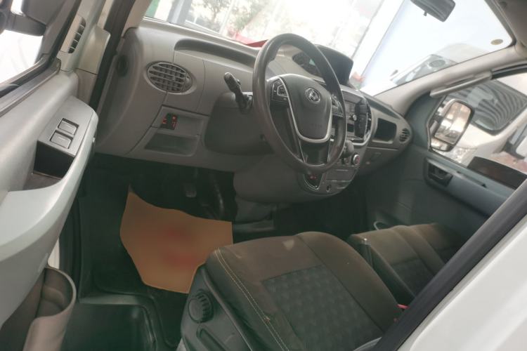 Used SAIC MAXUS Xintu V80 2018 2.5T AMT Aoyuntong Long Wheelbase Mid-Roof 7/10-Seater Driver Seat