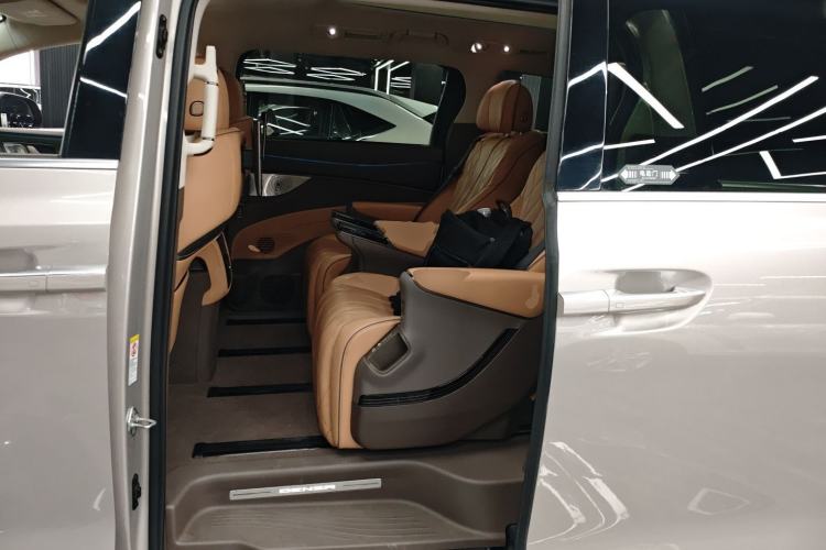 Used Denza D9 2022 DM-i 970 Four-Wheel Drive Flagship Model
