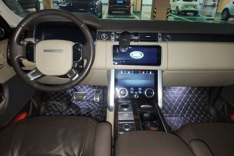 Used Land Rover Range 2021 3.0 L6 Century Extended Classic Edition Center Console