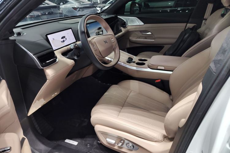 Used XPeng G9 2025 625 Long-Range Max Left Front Seat