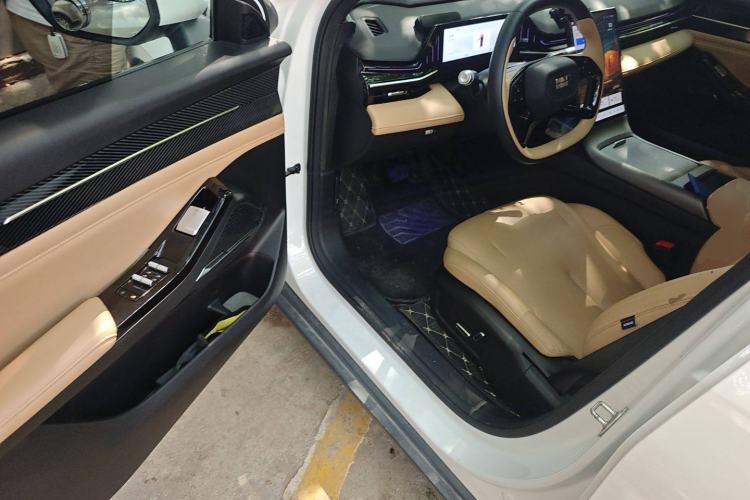 Used Geely Galaxy L6 2023 125km Starship