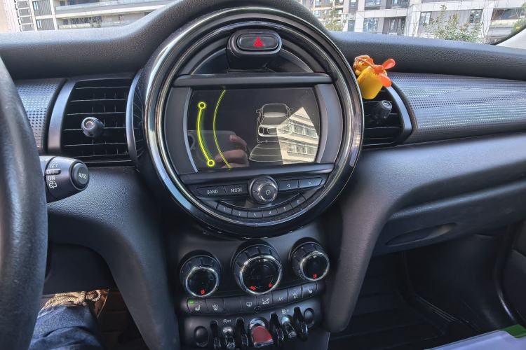 Used MINI 2014 1.5T COOPER Excitement Interior 9