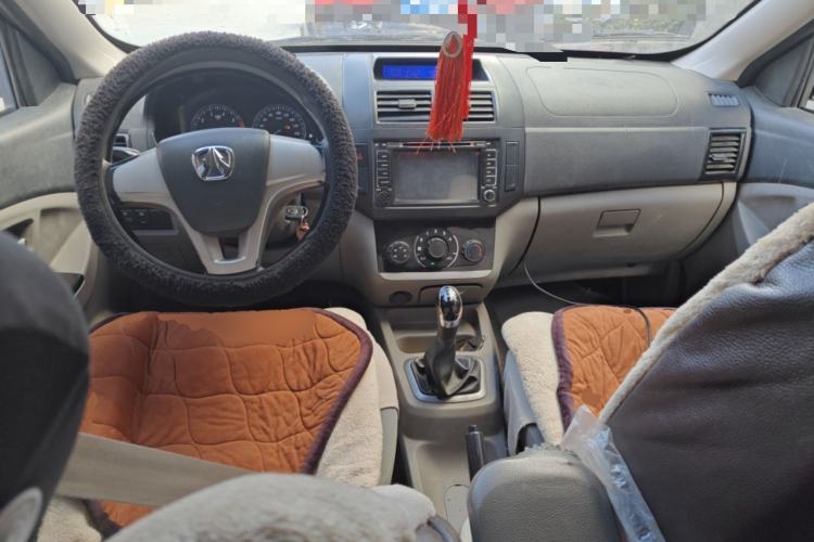 Used BAIC Weiwang M20 2014 1.5L practical type BJ415A Center Console