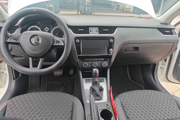 Used Skoda Octavia 2018 TSI230 DSG Luxury Enjoyment Edition Center Console