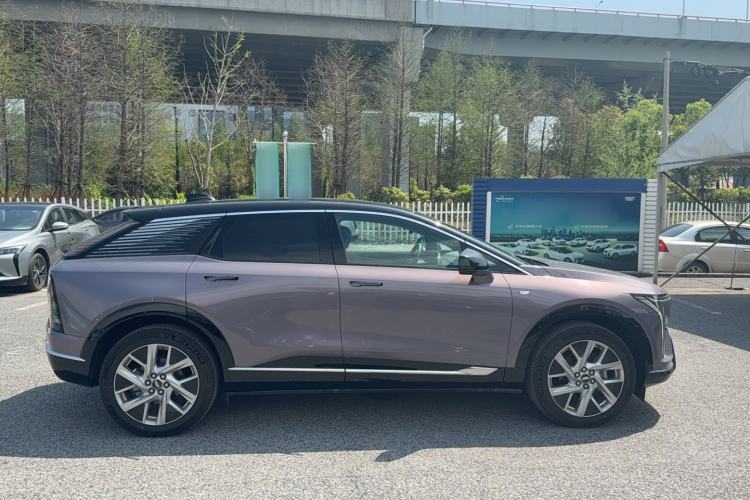 Used Cadillac OPTIQ 2024 Standard Range Version Exterior 5