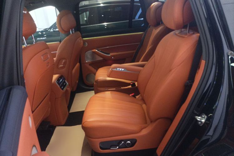 Used Hima AITO M8 2025 Extended-Range Max+ Version 53.4 kWh 6-Seater Edition Left Rear Seat