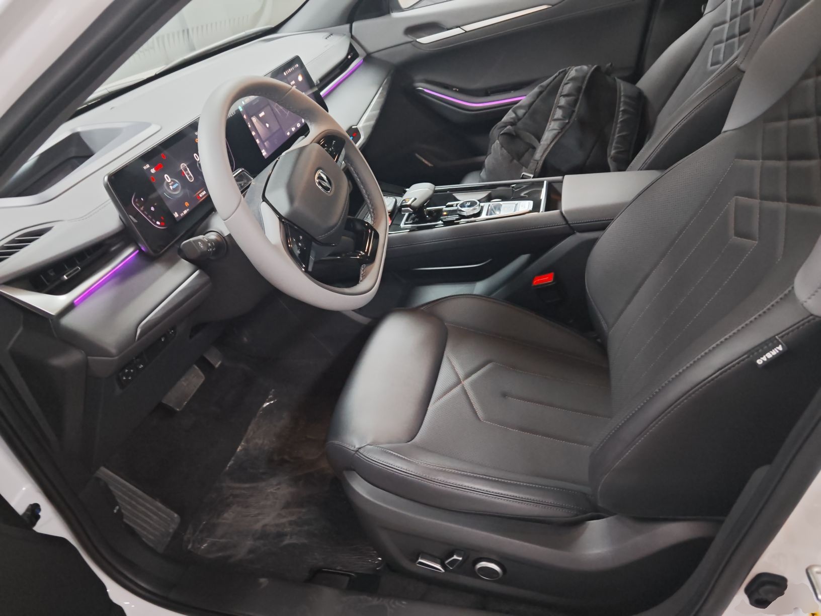 Переднее сиденье в автомобиле