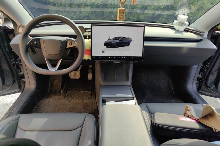 Used Tesla Model 3 2025 Rear-Wheel-Drive Version Center Console