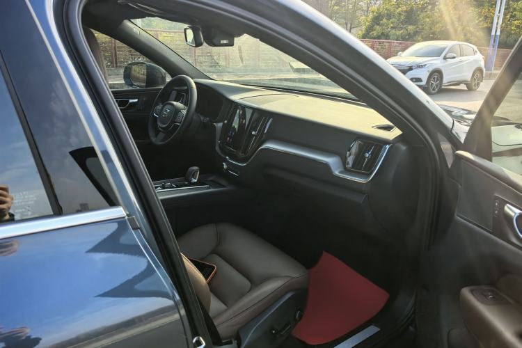 Used Volvo XC60 2023 B5 4x4 Smart Luxury Edition