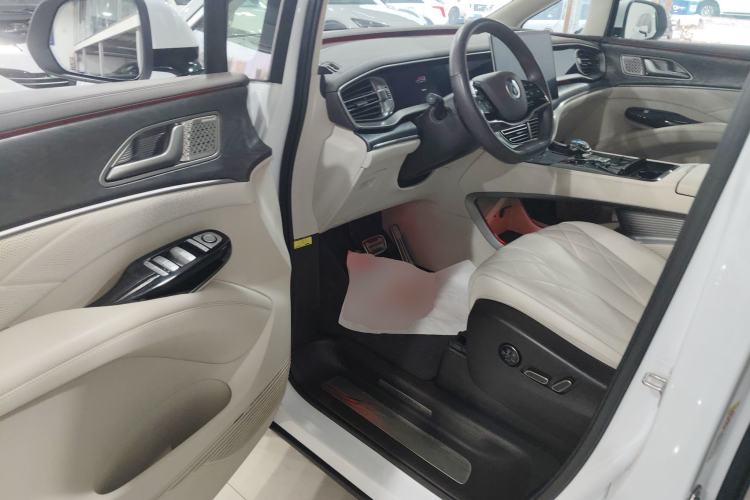 Used Denza D9 2025 DM-i Intelligent Drive 1020 Four-Wheel Drive Prestige Model Driver Seat